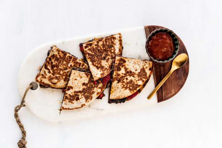 Quesadillur með svörtum baunum og glóðaðri papriku – 20 mín.