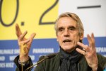 Irons ræðir umdeild ummæli á Berlinale