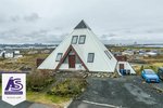Píramídinn í Hafnarfirði til sölu – MYNDIR