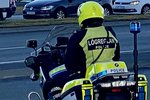 Hópur ungmenna kastaði flugeldum í hús – Þrír handteknir vegna hótana og vopnalaga