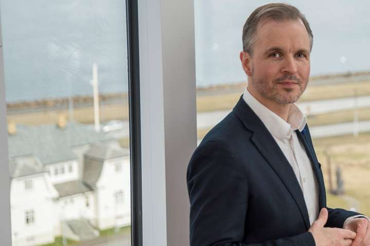 Njósnað um náungann