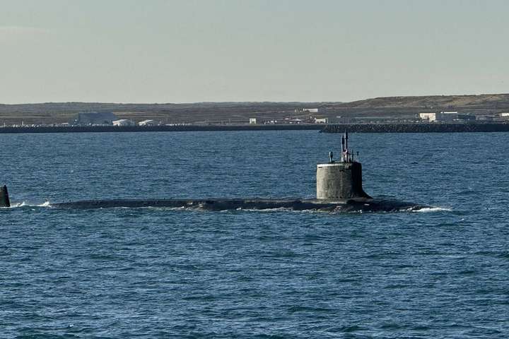Kjarnorkukafbátur undan ströndum Íslands