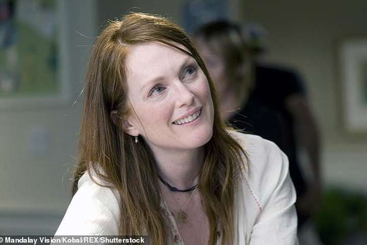 Julianne Moore sér eftir því að leika lesbíu