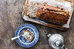Næringarríkt bananabrauð með valhnetum, trönuberjum og fræjum