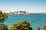Robert Þorvaldsson bjargaði fjórum frá drukknun í Boston-flóa