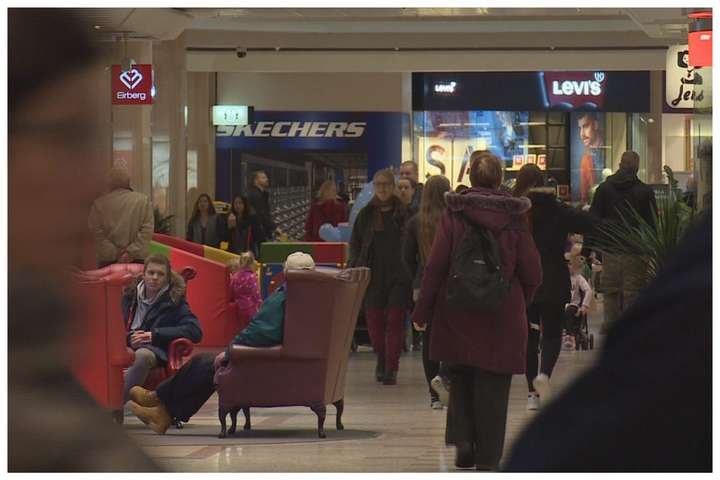Öll ungmennin undir átján ára aldri. Árásin við Kringluna litin alvarlegum augum
