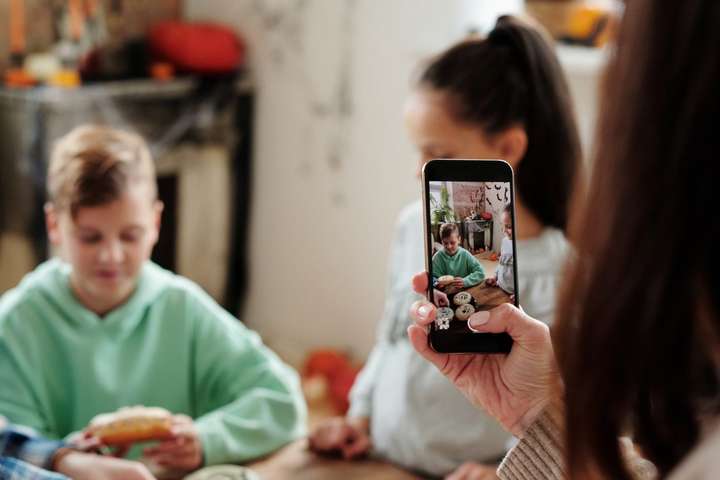 Umdeilt hvort foreldrar mega birta myndir af börnum sínum