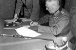 Friður í Evrópu! Heimsstyrjöldinni síðari lauk formlega í dag árið 1945