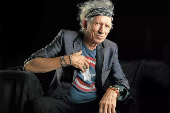 Keith Richards drekkur þó hann stundi hreinan lífsstíl: „Því ég er ekki að fara til himna í bráð“