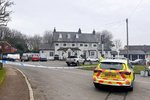 Kona skotin til bana á Valentínusardaginn – Eiginmanni hennar leitað í Thames-ánni