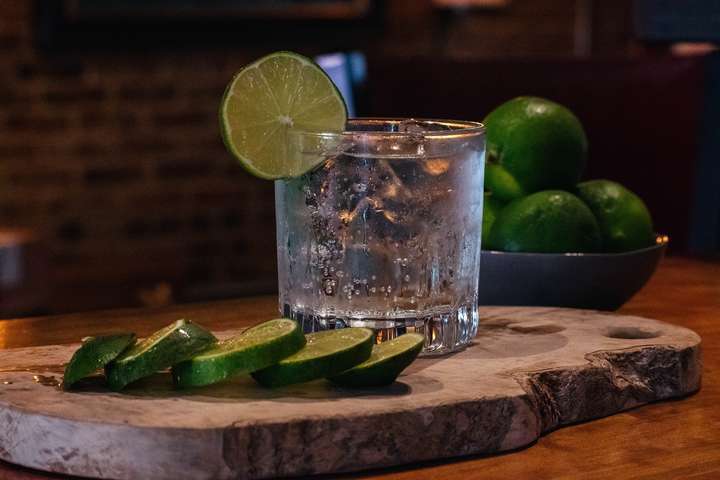 Gin rennur ekki bara ljúflega niður, það er líka gaman að lesa sögur af því