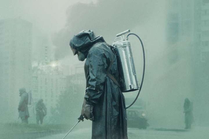 Chernobyl ferðamenn taka „sjálfur“ og ögrandi myndir við kjarnorkuverið