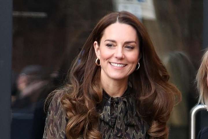 Kate Middleton sást í búðarferð rétt hjá heimili sínu – MYNDBAND