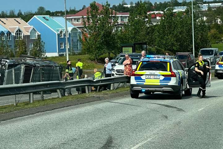 Bílvelta á Gullinbrú