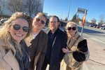 Jón Gnarr heldur áfram að stríða þjóðinni: „Allt að gerast í góða veðrinu!“