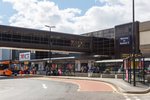 Ungur maður lést á Manchester-flugvelli eftir handtöku – Talinn hafa gleypt poka af kókaíni
