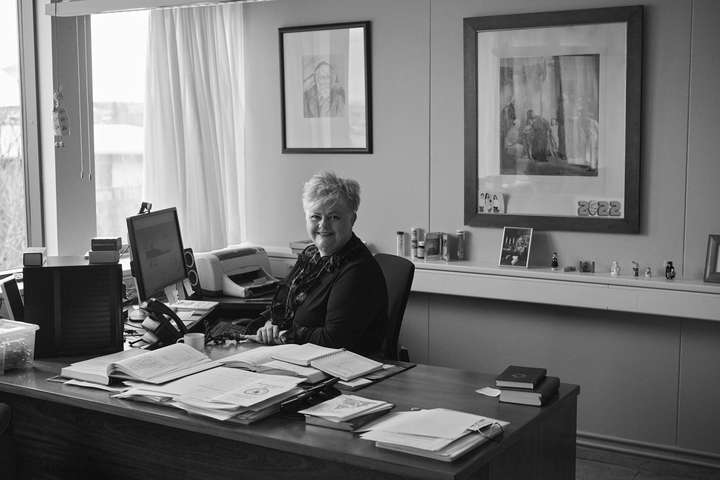 Séra Jóna Hrönn: „Ég man eftir mér fara til að standa við litla gröf í kirkjugarðinum“