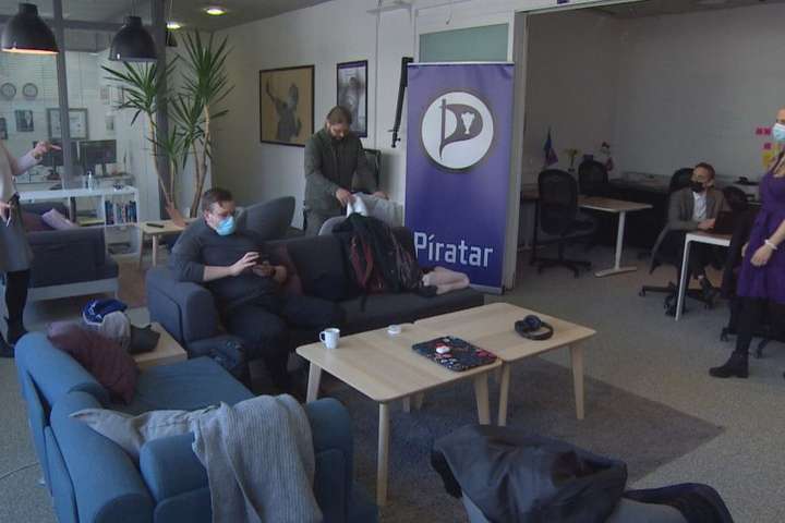 Tveir greindust með Covid-19 eftir kosningavöku Pírata
