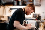 Listi yfir veitingastaði sem bjóða upp á heimsendingu og „take-away“