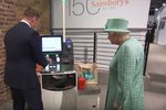 Elísabet lærði að nota sjálfsafgreiðslukassa: „Þú getur ekki gabbað hann?“