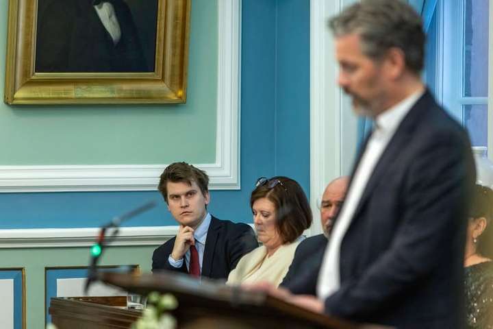 Dagur gantast í umhverfisráðherra: „Fyrirspurnartímanum hefur verið frestað vegna veðurs“
