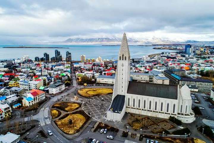 Einstæð móðir í 12 ár á biðlista eftir félagslegu húsnæði – Borgar þrjár milljónir á ári í leigu