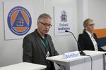 Mynd af Þórólfi með frétt um fjöldamorðingja