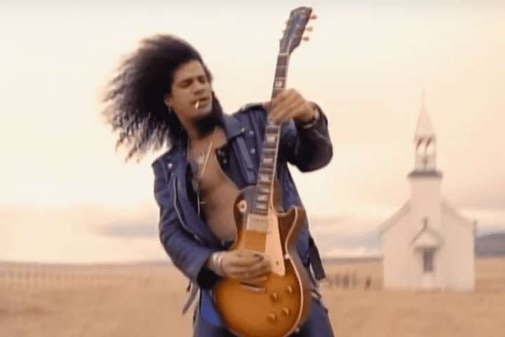 Guns N’ Roses rýfur milljarða múrinn
