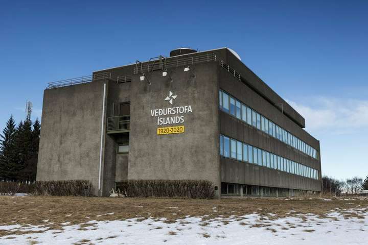 Breytileg vindátt og snjókoma með köflum í kortunum – Herðir á frosti